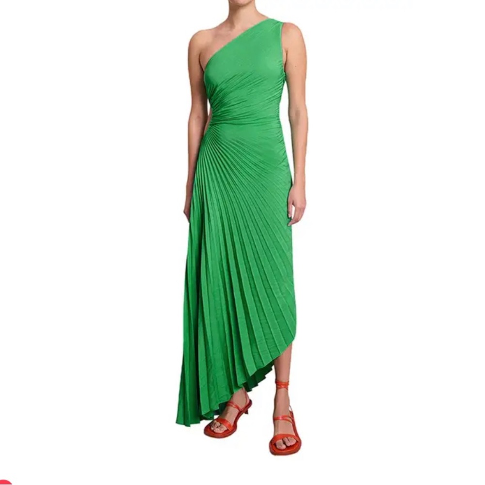 🍀Emerald Green Pleated One Shoulder Dress🍀